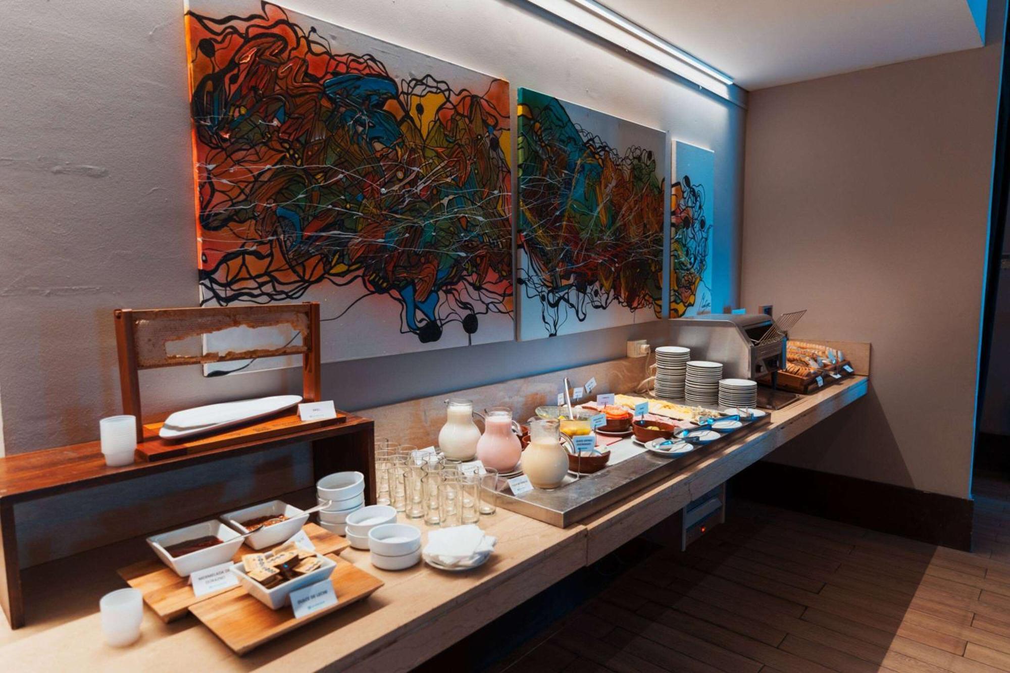 Wyndham Nordelta Tigre - Buenos Aires Hotel Kültér fotó The buffet at the lounge